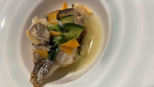鮮魚のポワレあさりのナージュ仕立て青のりの焼きリゾット添え
