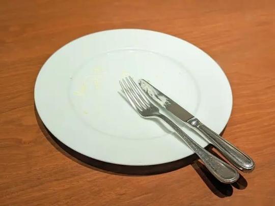 食事を終えた合図のイメージ